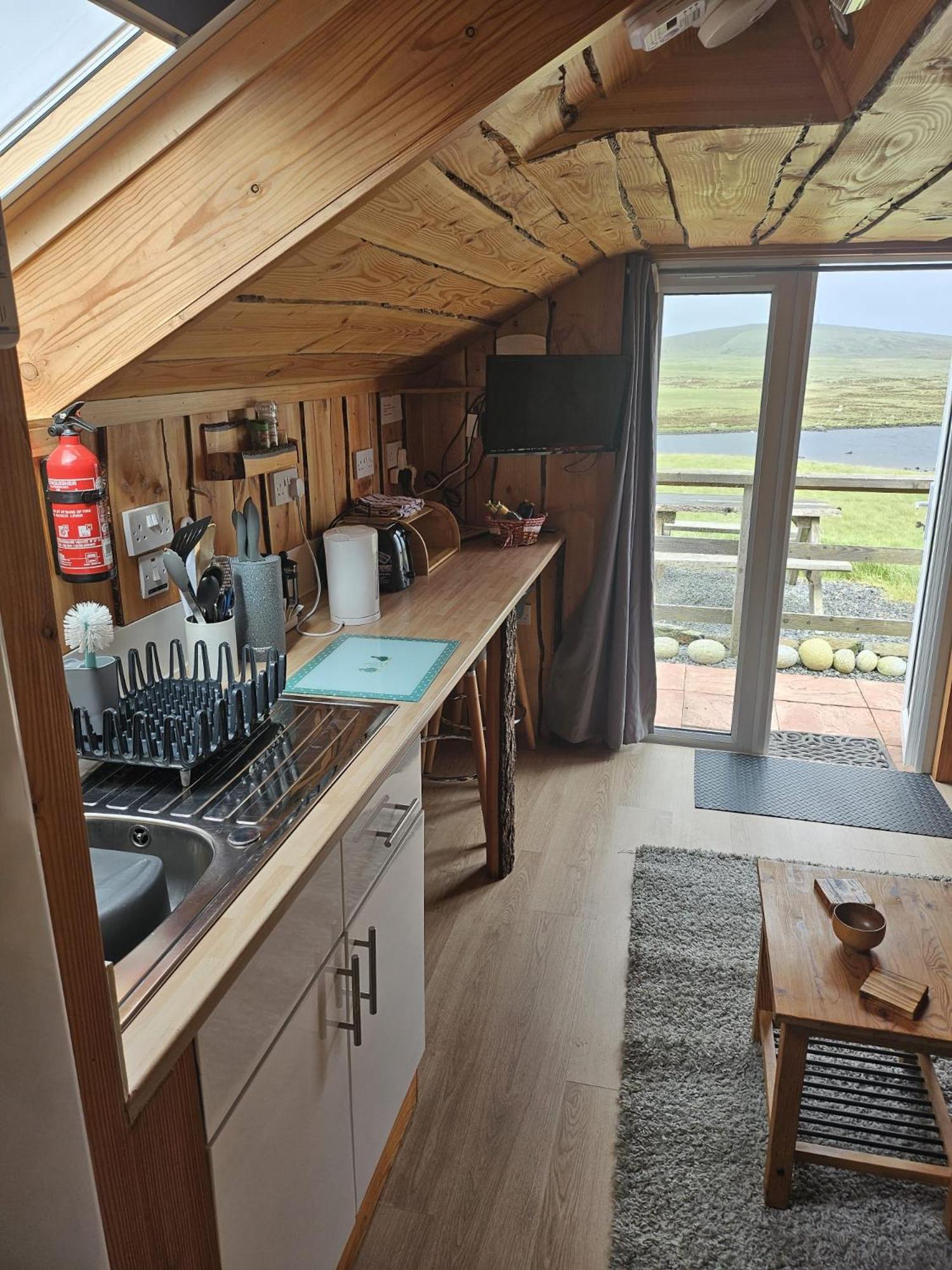 North Uist Lodges Tigharry Номер фото