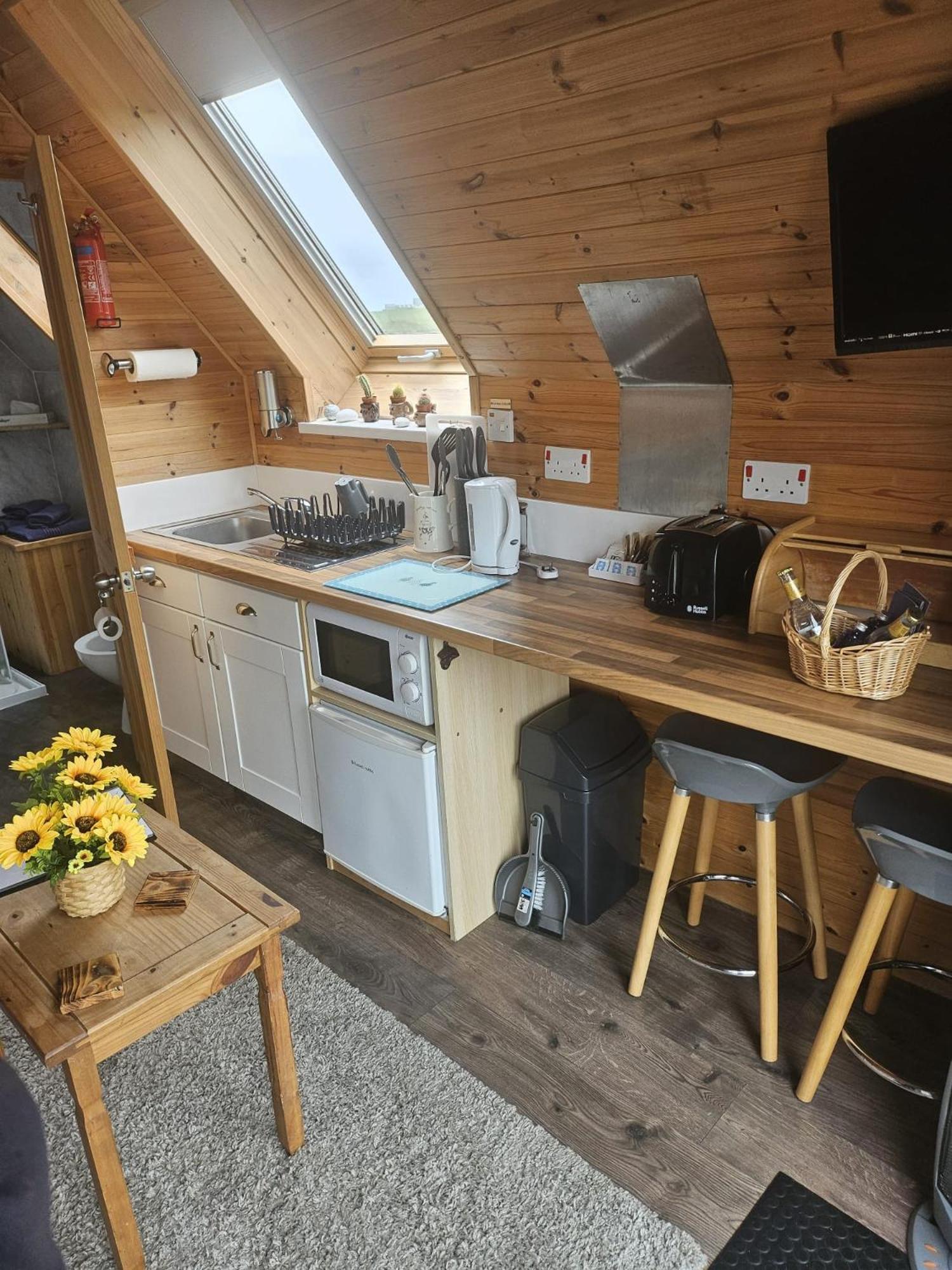 North Uist Lodges Tigharry Номер фото