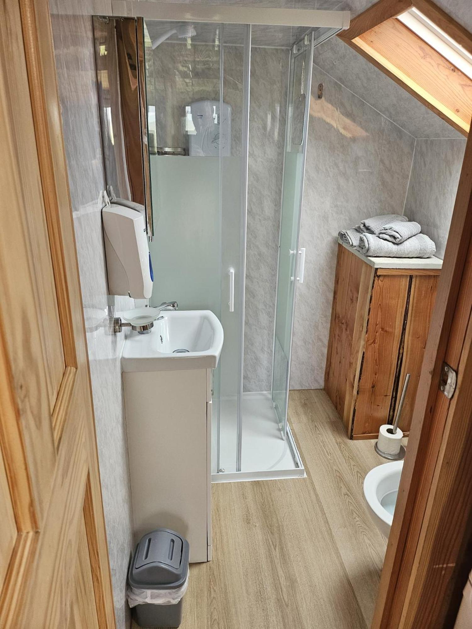North Uist Lodges Tigharry Номер фото